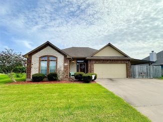 200 Washington Ave, Clute, TX 77531