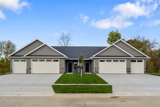 875 Miles St, Robins, IA 52328