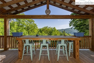 511 Leon Coffey Rd, Blowing Rock, NC 28605