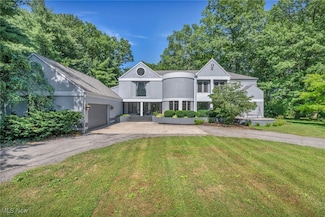 6869 Cliffside Dr, Vermilion, OH 44089