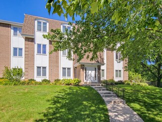 115 E Winchester Rd Unit F, Libertyville, IL 60048