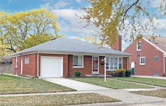 22130 Mauer St, Saint Clair Shores, MI 48080