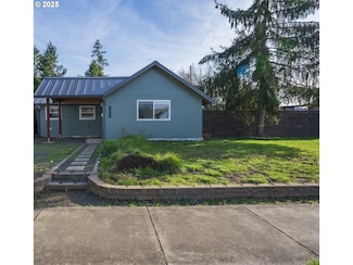 1057 F St, Springfield, OR 97477
