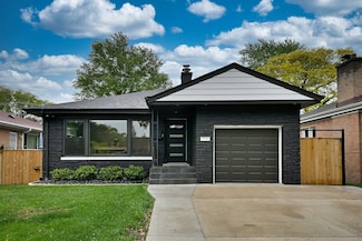 7049 N Caldwell Ave, Chicago, IL 60646