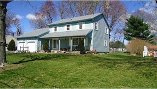 28 Pleasant View Dr, Hatfield, MA 01038