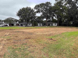 2006 5th St, Port Neches, TX 77651