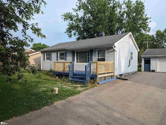 2453 Betty Ln, Flint, MI 48507