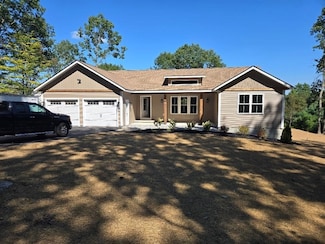 71 Woodlawn St, Winchendon, MA 01475