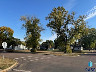 111 W Elm St, Beresford, SD 57004