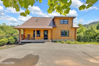 710 Pinecrest Ct, Gatlinburg, TN 37738