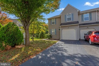 13 Village Ct, Wilmington, DE 19805
