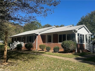 4761 Ader Dr, Winston Salem, NC 27105