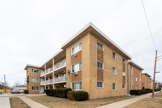 4600 River Rd Unit C5, Schiller Park, IL 60176