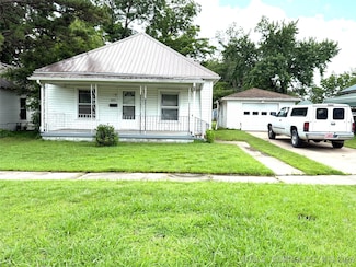 903 W Broadway St, Henryetta, OK 74437