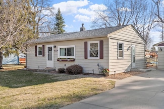3384 Greenbrier St, Saint Paul, MN 55127