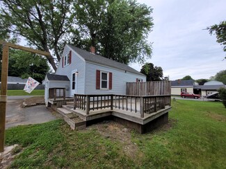 11 Hallowell St, Winslow, ME 04901