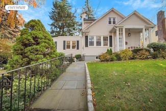 324 Beverly Rd, Little Neck, NY 11363