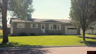 90 10th St SE, Wells, MN 56097