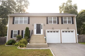 61 Taplow St, Warwick, RI 02889