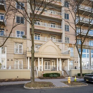 206 Shearwater Ct W Unit 43, Jersey City, NJ 07305