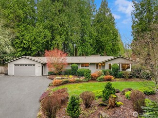 900 SW Cedarglade Dr, Issaquah, WA 98027