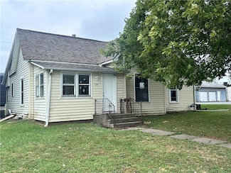 320 E 3rd St, Cameron, MO 64429