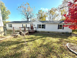 507 W Marion St, La Grange, MO 63448