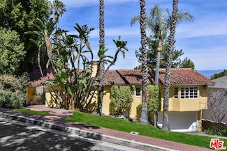 15201 Del Gado Dr, Sherman Oaks, CA 91403