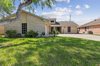 6829 Iroquois Dr, Corpus Christi, TX 78413