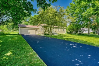 493 Holt Rd, Webster, NY 14580