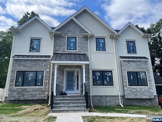 46 Bilton St, Teaneck, NJ 07666