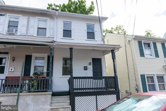 27 Buttonwood St, Mount Holly, NJ 08060