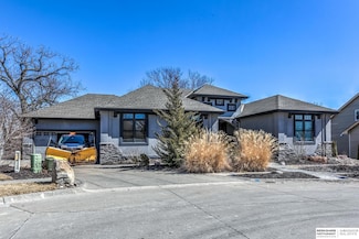 325 Oak Ridge View Cir, Council Bluffs, IA 51503