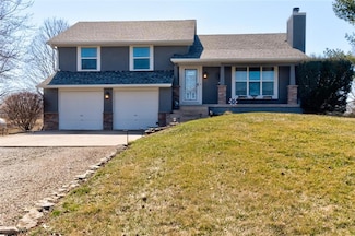 21400 Oakleaf Dr, Bucyrus, KS 66013