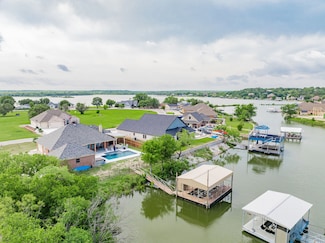 543 Islet Dr, Runaway Bay, TX 76426