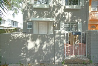 9813 N 52nd St, Temple Terrace, FL 33617