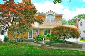 3665 Centerview Ave, Wantagh, NY 11793