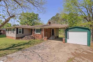 105 Pinewood Ave, Clinton, SC 29325