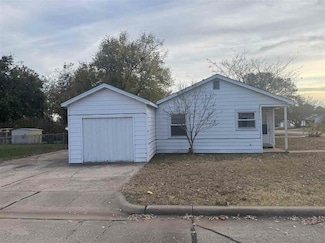 2037 Mary St, Ponca City, OK 74601