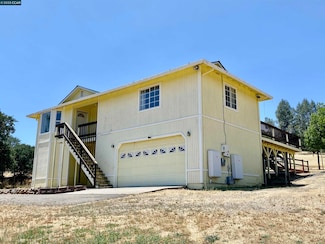 2707 River View Rd, Clearlake Oaks, CA 95423