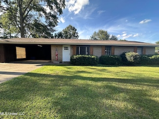 817 Taylor Dr, Hattiesburg, MS 39401