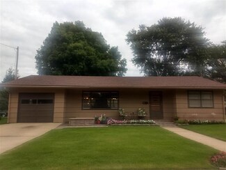418 W 2nd St, Halstead, KS 67056