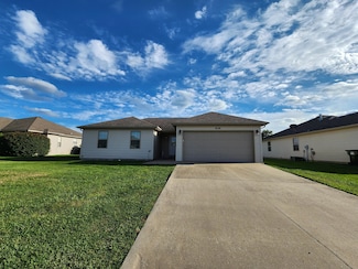 406 W Summit St, Aurora, MO 65605