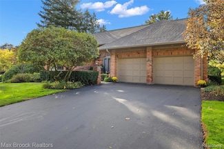 3673 York Ct, Bloomfield Hills, MI 48301