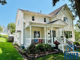 430 W Cedar St, Cherokee, IA 51012