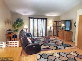 1291 Edgehill Ct, Saint Paul, MN 55109