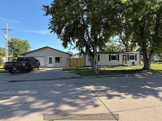 2204 W 5th St, Grand Island, NE 68803