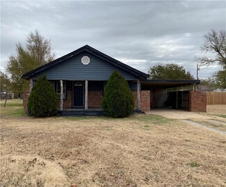 1508 N Crain St, Altus, OK 73521