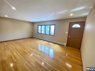 396 Oak St, Ridgefield, NJ 07657