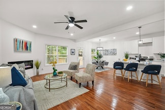 3925 Pine Shore Cir, Gainesville, GA 30501